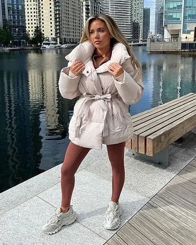 Gewatteerde jas met ceintuur voor dames - warme bruine jas met oversized kraag