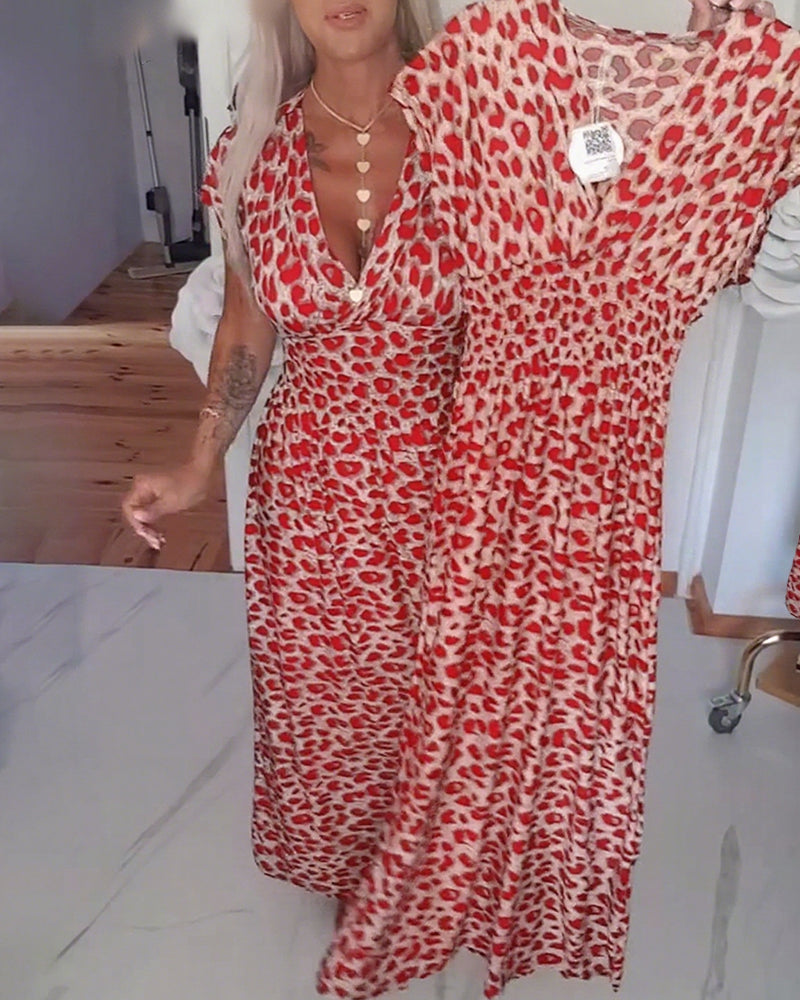 Elegante jurk met luipaardprint en v-hals