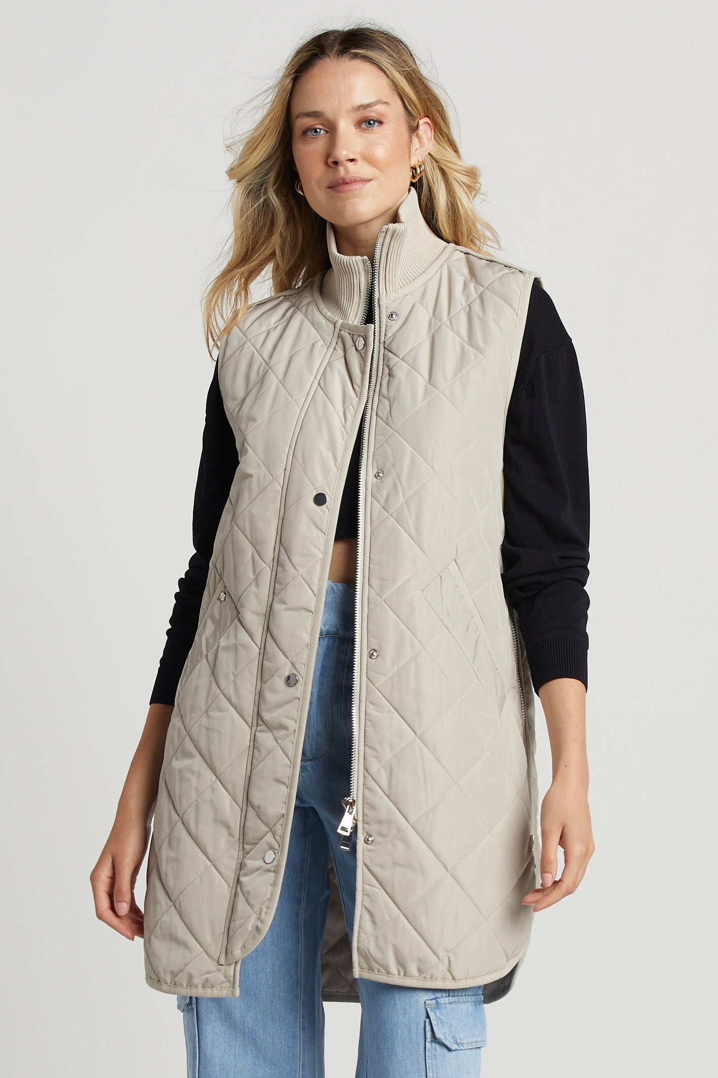 Mouwloos gewatteerd vest - birch damesvest met zijritsdetails