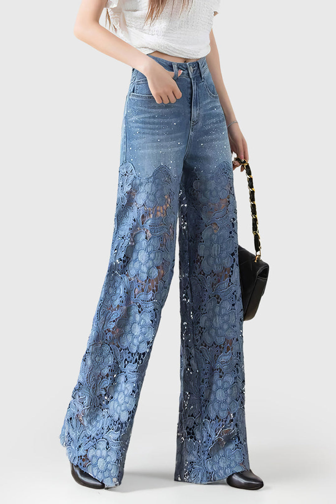 Dames wijdvallende jeans met bloemenkant overlay in blauw - casual chique broeken voor moderne vrouwen