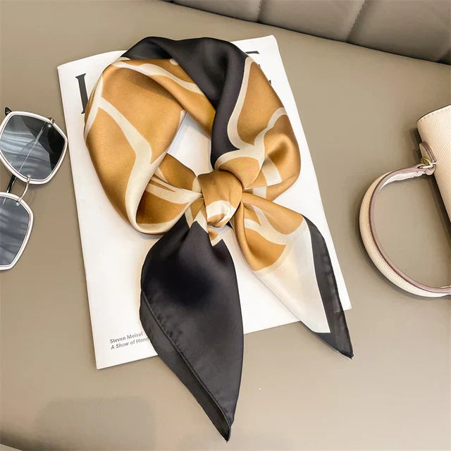 Zijden sjaal - elegante zwarte en crèmewitte accessoire voor dames