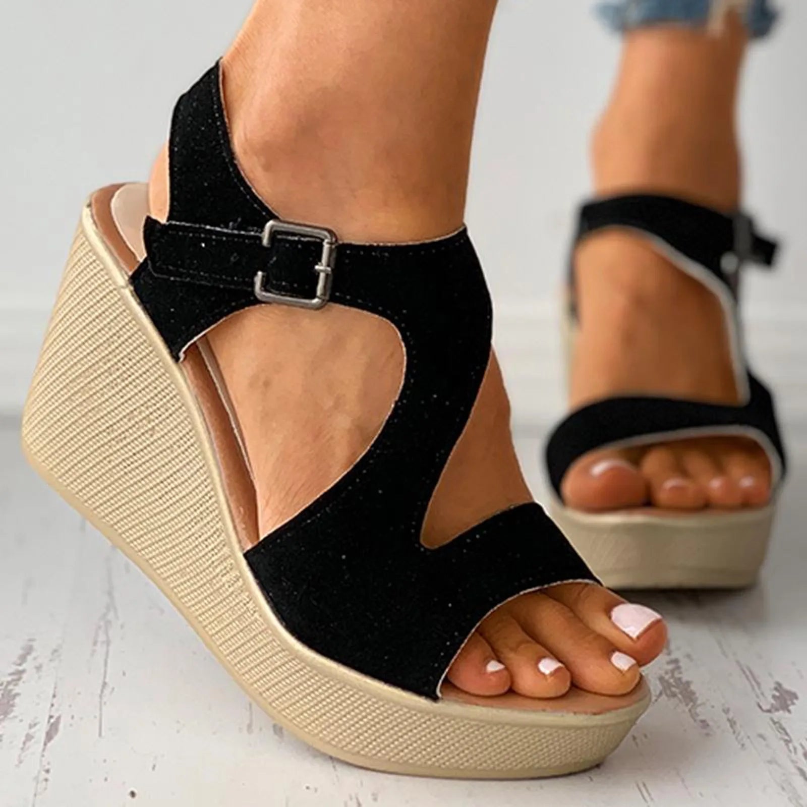 Zwarte wedgesandalen met gespsluiting