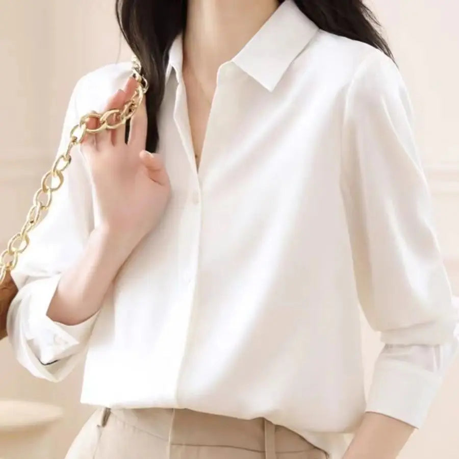 Witte zijden blouse met lange mouwen