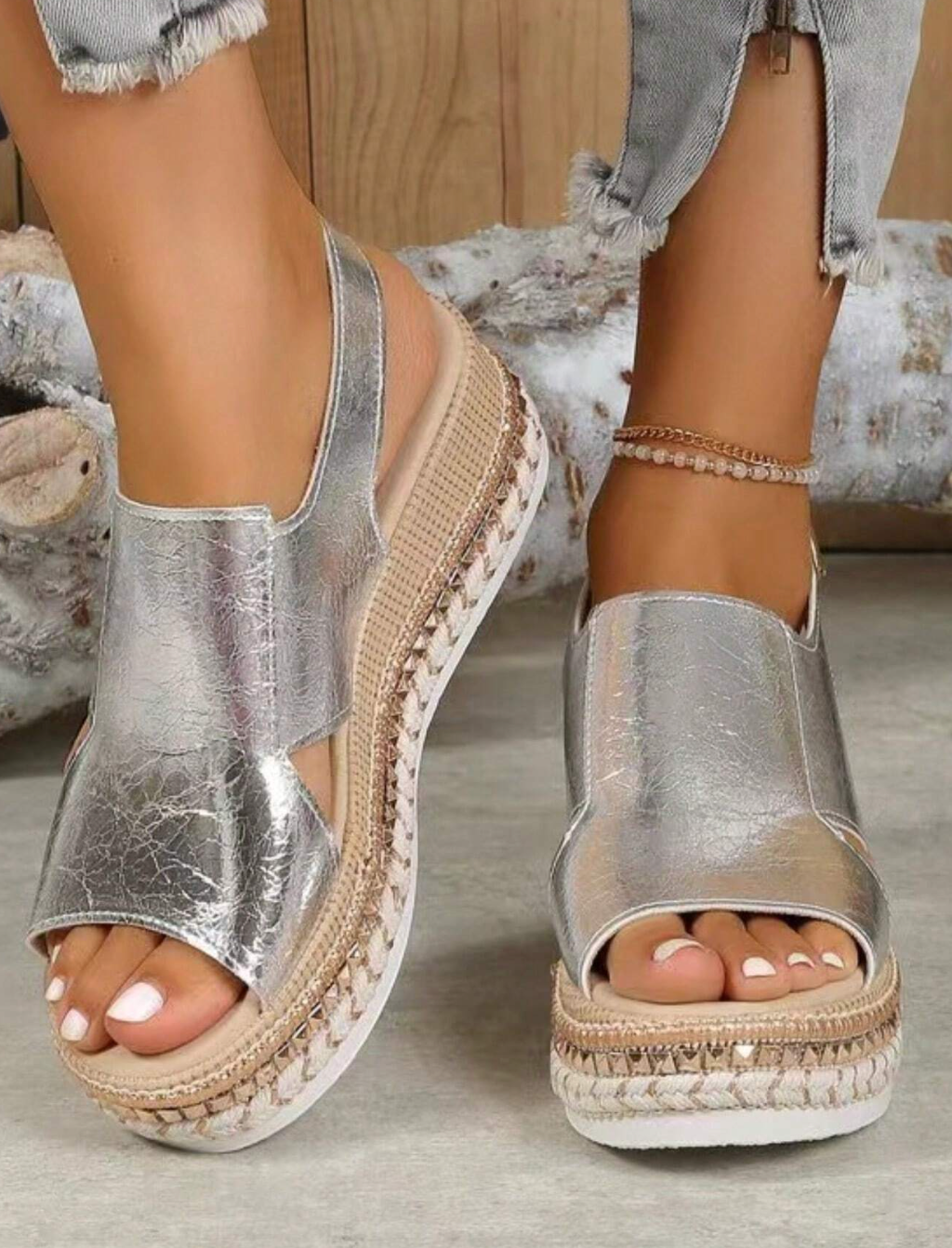 Zilveren sandalen met sleehak