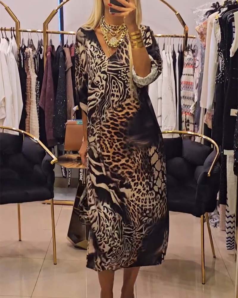 Losse jurk met V-hals en luipaardprint