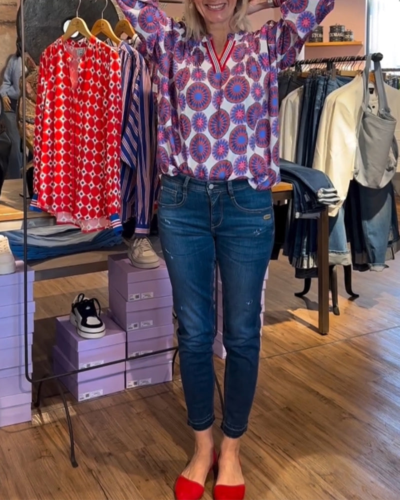 Elegante blouse met V-hals en geometrische print