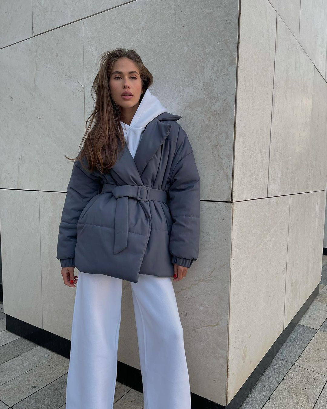 Winterjas met taille accent - gewatteerde jas met reverskraag en veter sluiting voor dames