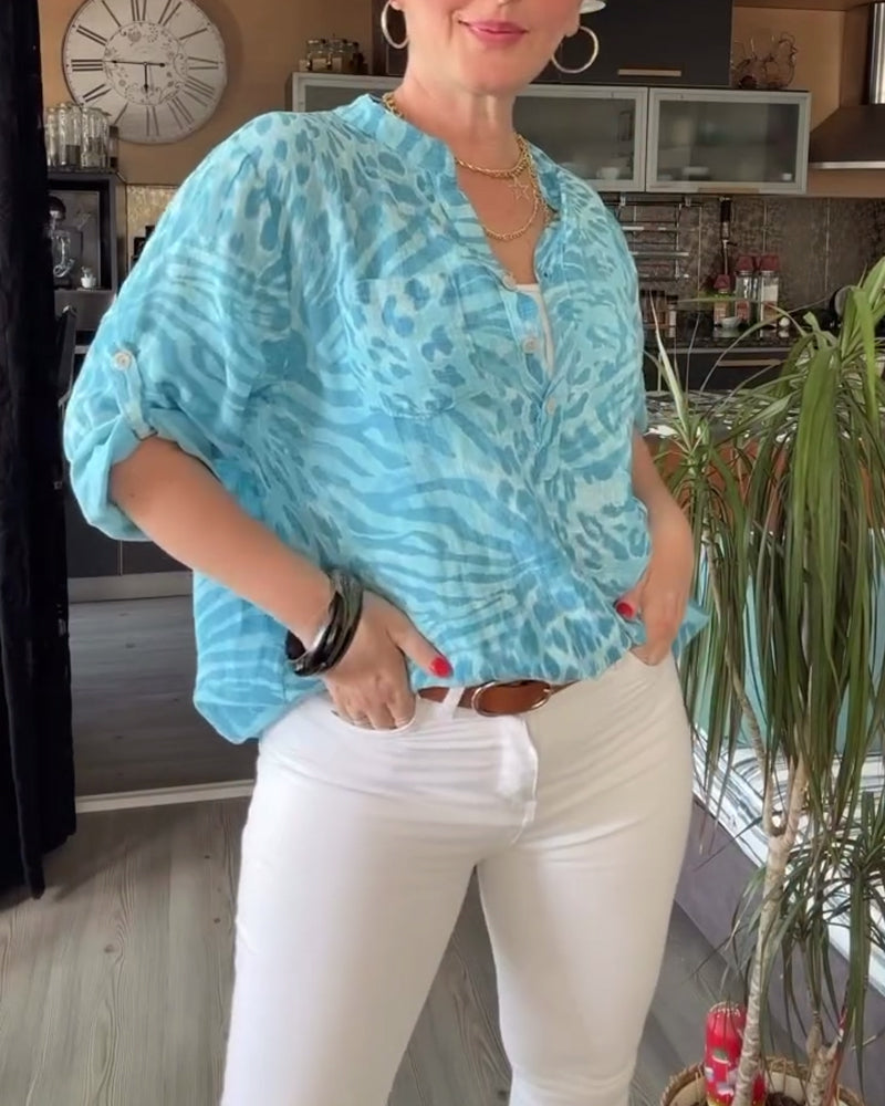 Bedrukte blouse met V-hals, zak met knopen en driekwart mouwen