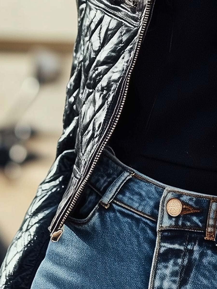 Retro gewatteerde leren dames jas - zwart met contrasterende details en bontkraag