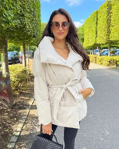 Gewatteerde jas met ceintuur voor dames - warme bruine jas met oversized kraag