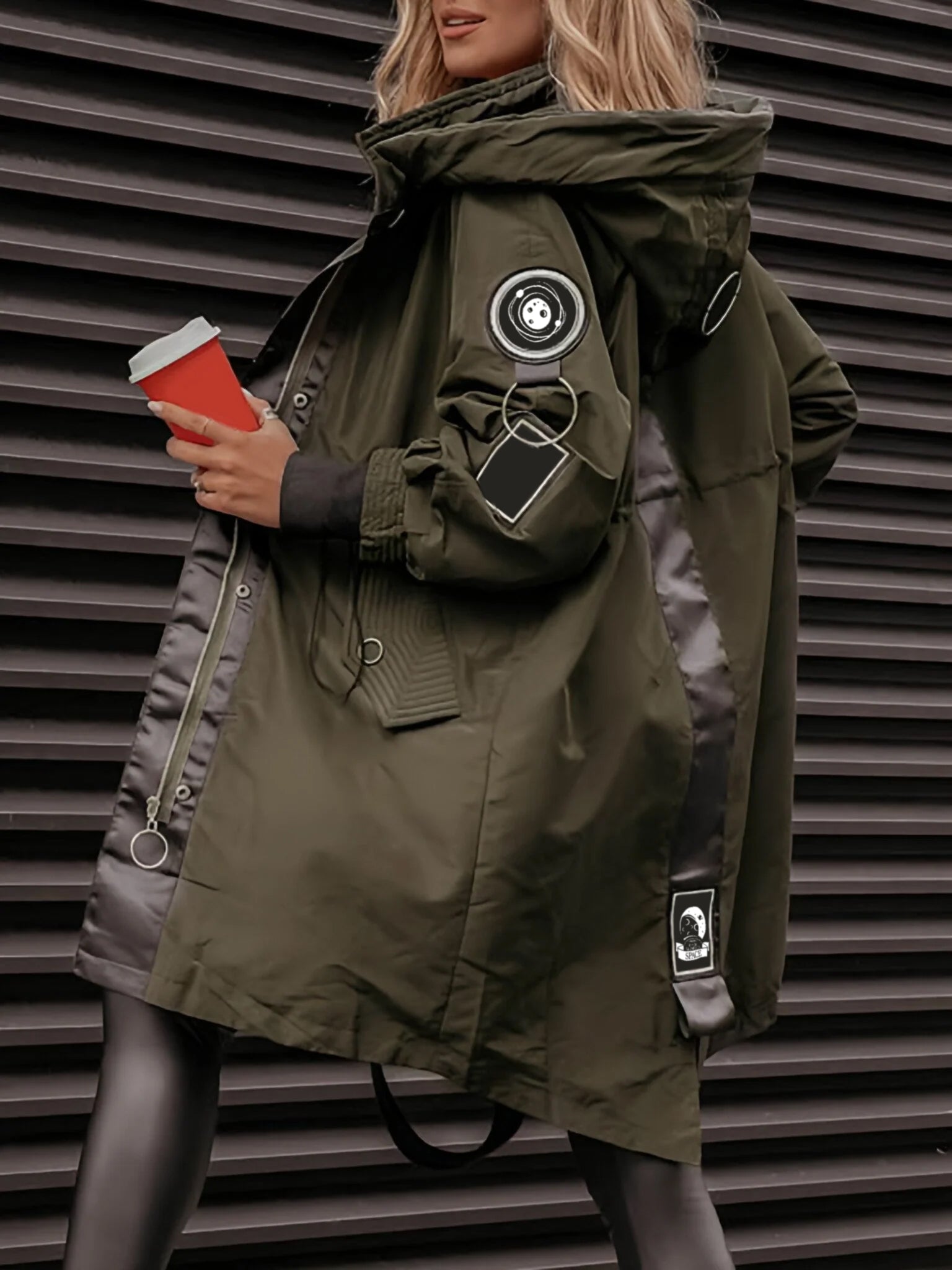 Stijlvolle dames parka - lange jas met capuchon, verstelbaar trekkoord en rits