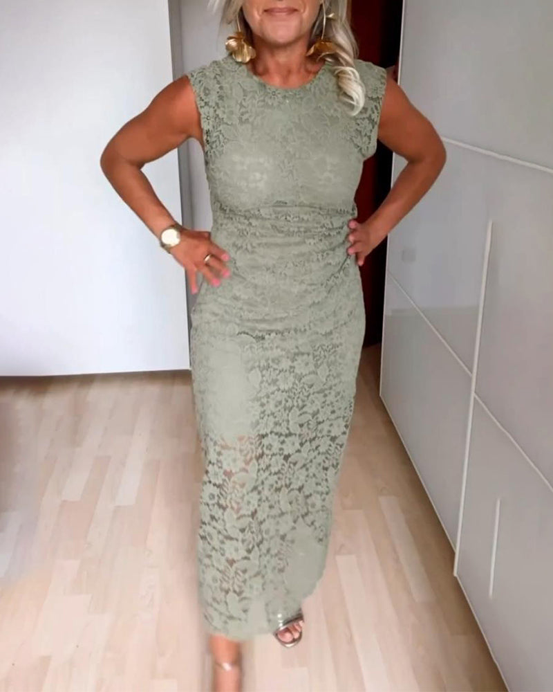 Mouwloze, elegante jurk met split van kant