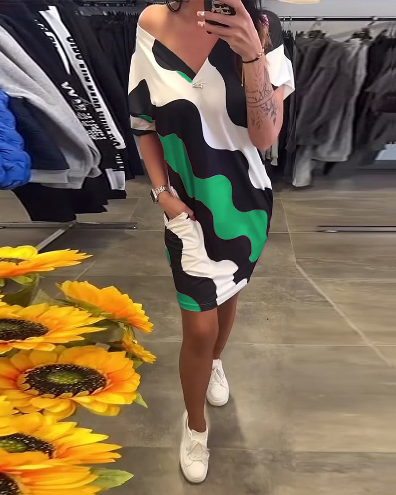 Jurk Met V-Hals En Golvend Print