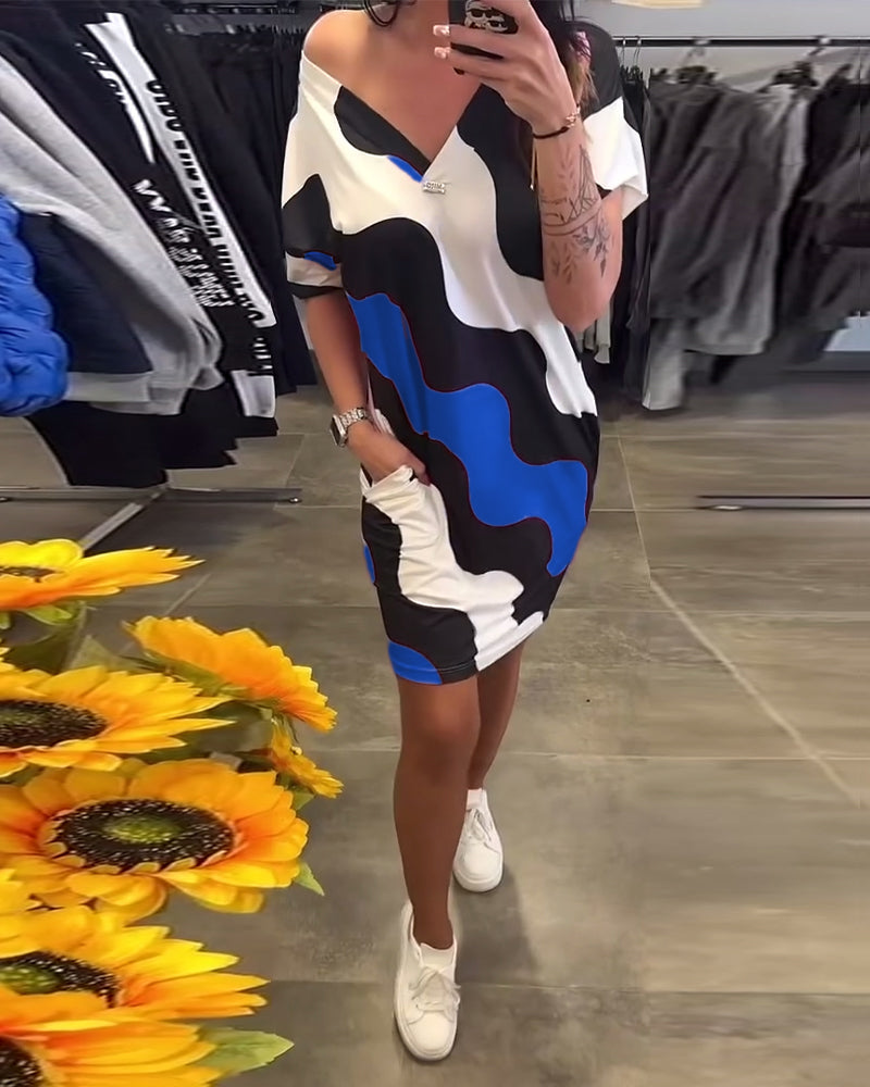 Jurk Met V-Hals En Golvend Print