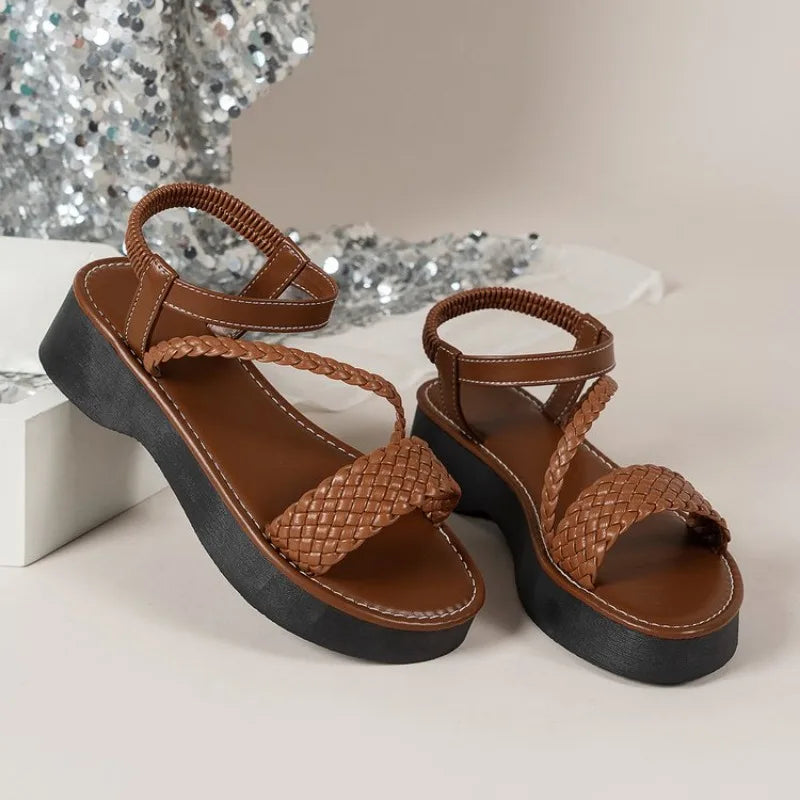 Sandalen met gevlochten bandjes