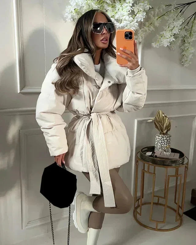 Gewatteerde jas met ceintuur voor dames - warme bruine jas met oversized kraag