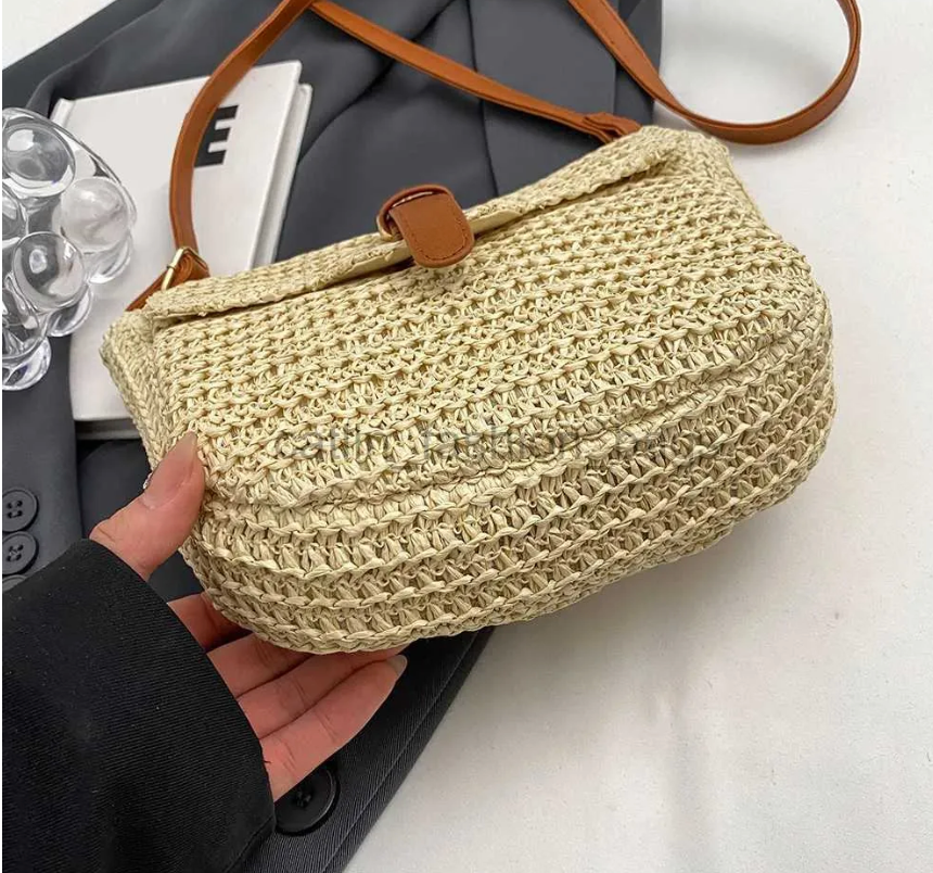 Gehaakte schoudertas met leren riem