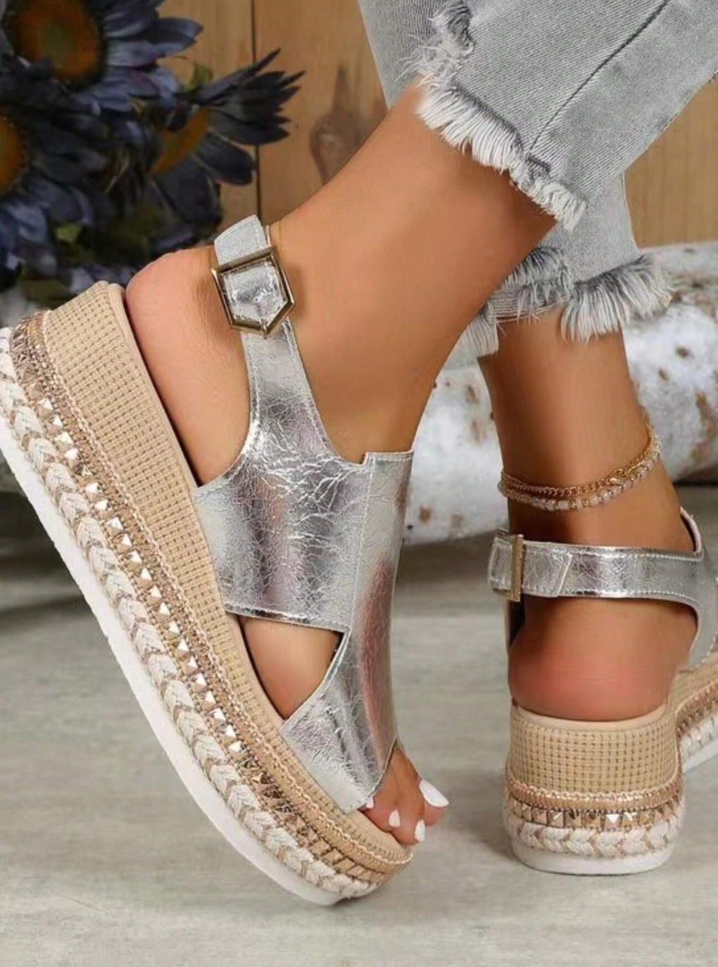 Zilveren sandalen met sleehak