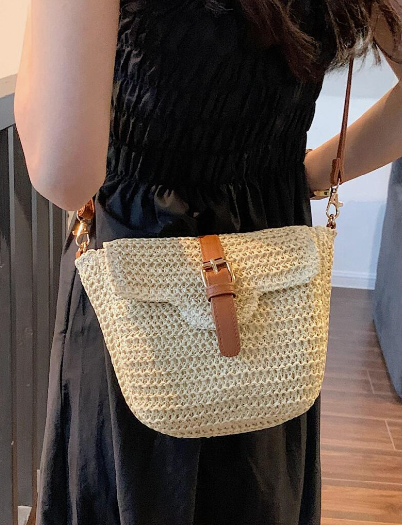 Gehaakte schoudertas met leren riem