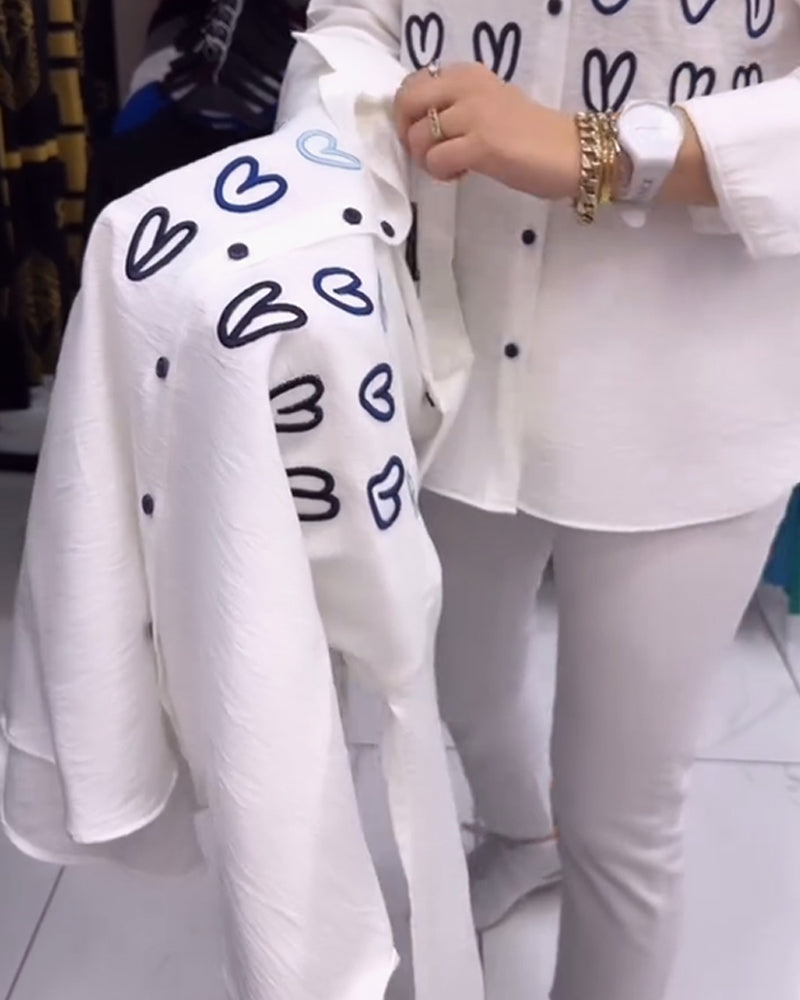 Overhemd met eenvoudige knopen en hartjesprint